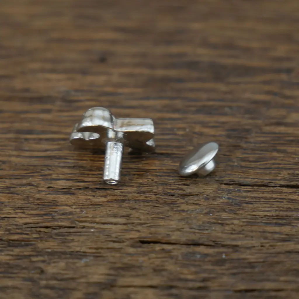 Lilien_zum_Nieten_silber2.webp