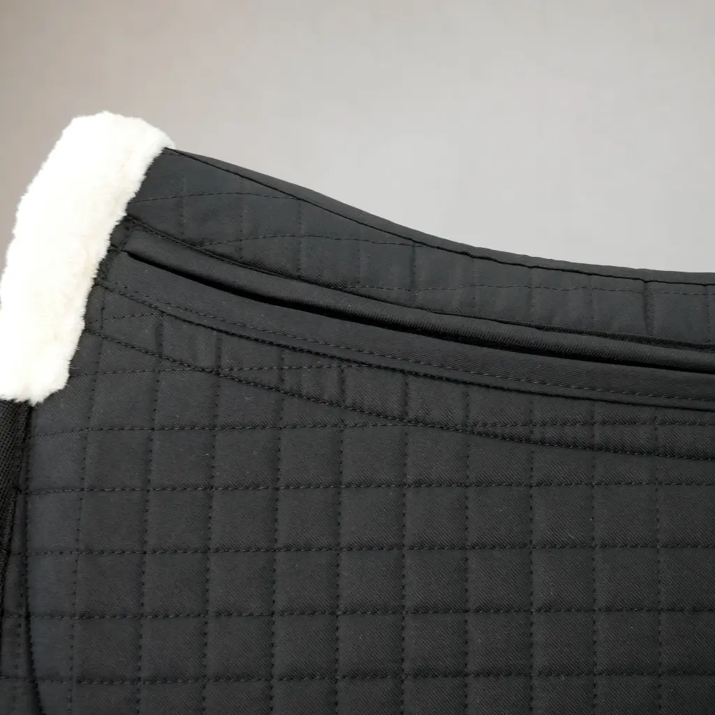 Schabracke_mit_Polstertaschen_schwarz4.webp