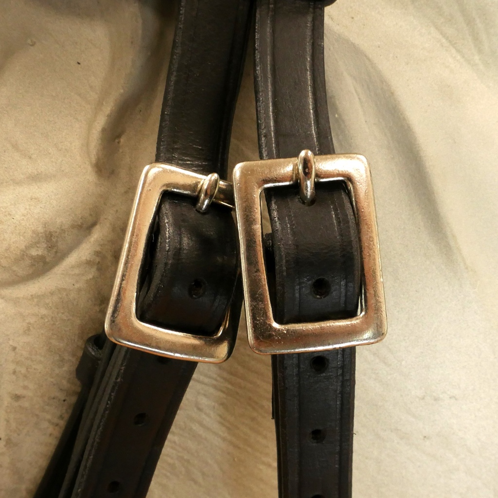 Portugiesischer_Zaum_Deluxe_schwarz_silber_detail.jpg