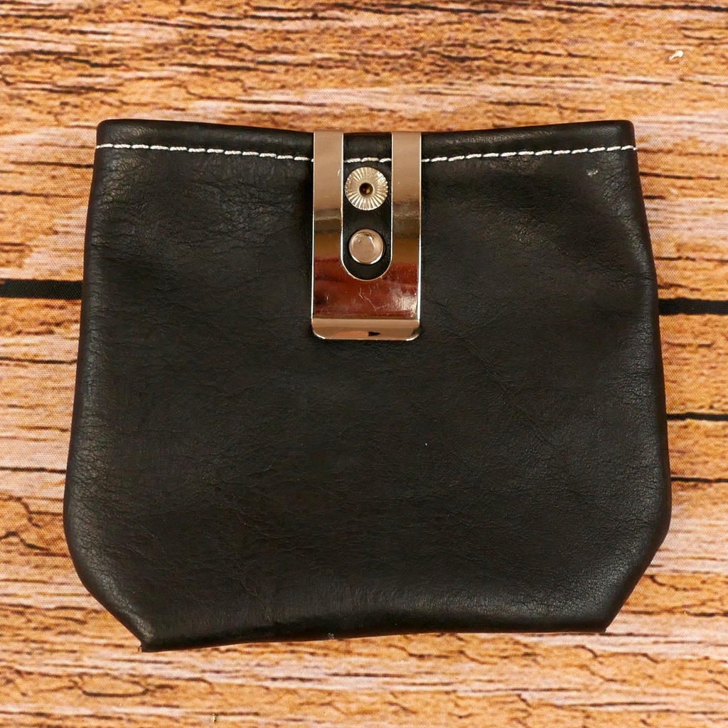 Leckerlibeutel aus Leder mit Gürtelclip